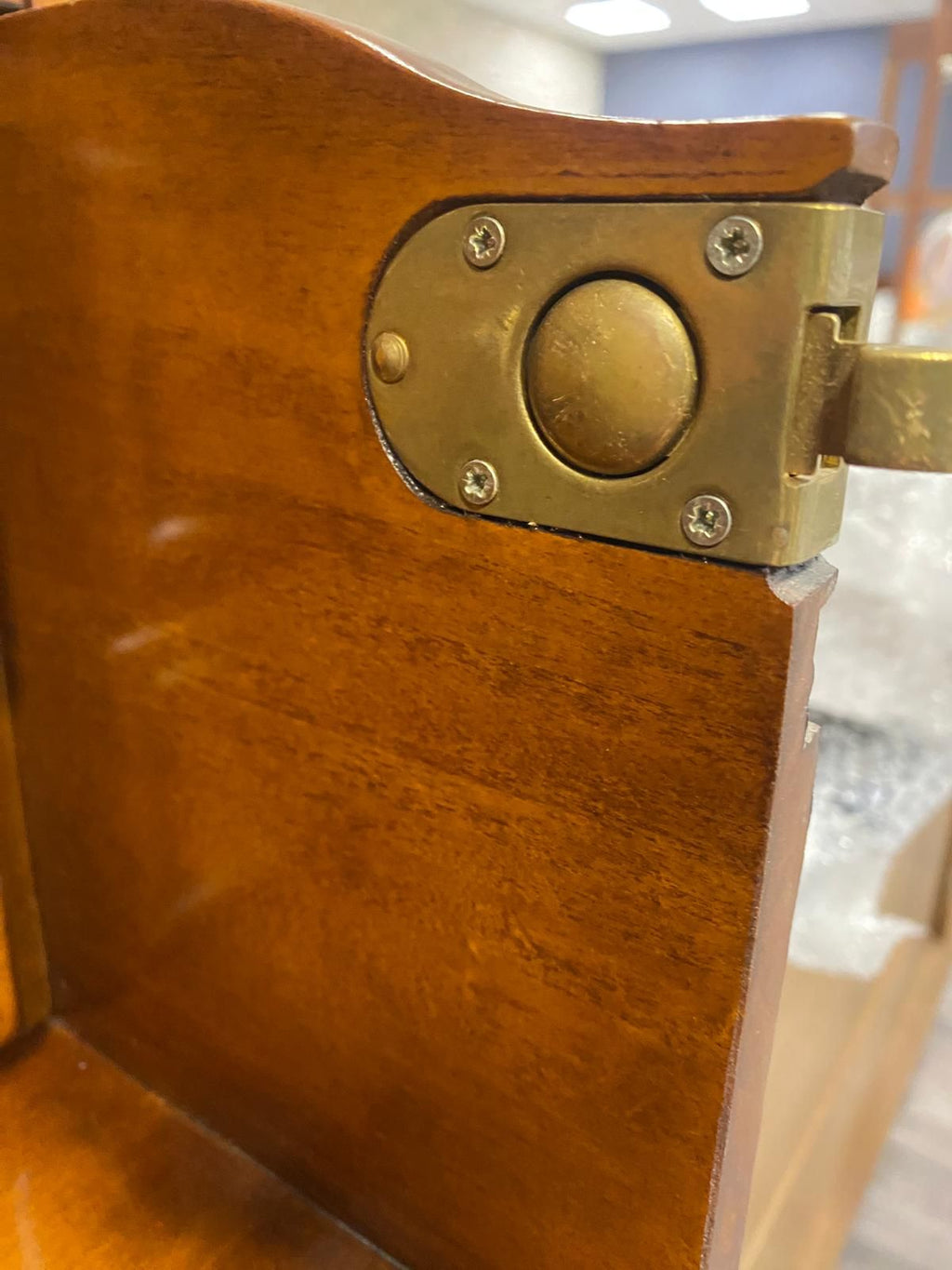 Cassettiera Bellagio in legno massello — Accademia del Mobile