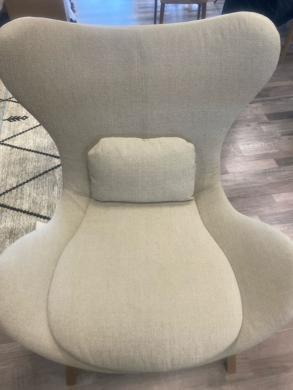 Poltrona Lazy in legno di frassino e tessuto beige