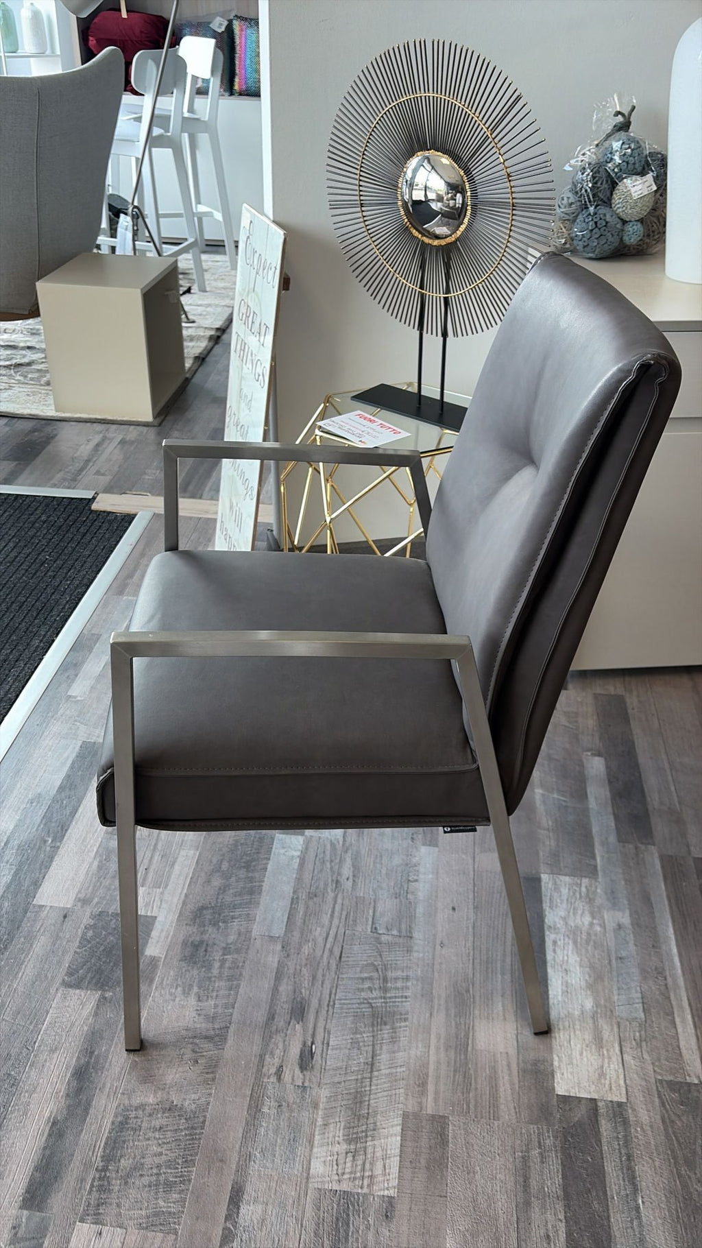 Sedia con braccioli imbottita Romy — Calligaris
