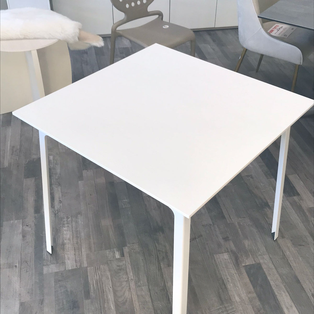 Tavolo quadrato Dot in metallo e legno — Calligaris